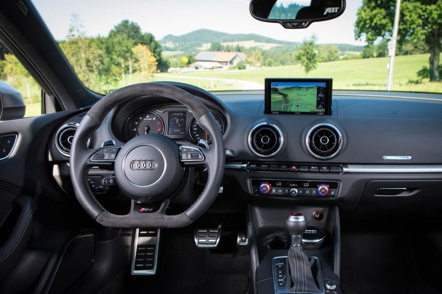 Торпедо Audi RS3 Sportback by ABT (8V) 2015 года  (фото 8 из 8)